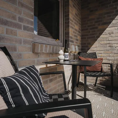 Jobostays - Luma1 Neubau-apartment In Mit Terrasse Und Kostenlosem Parkplatz