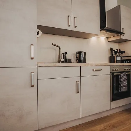 Jobostays - Luma1 Neubau-apartment In Mit Terrasse Und Kostenlosem Parkplatz